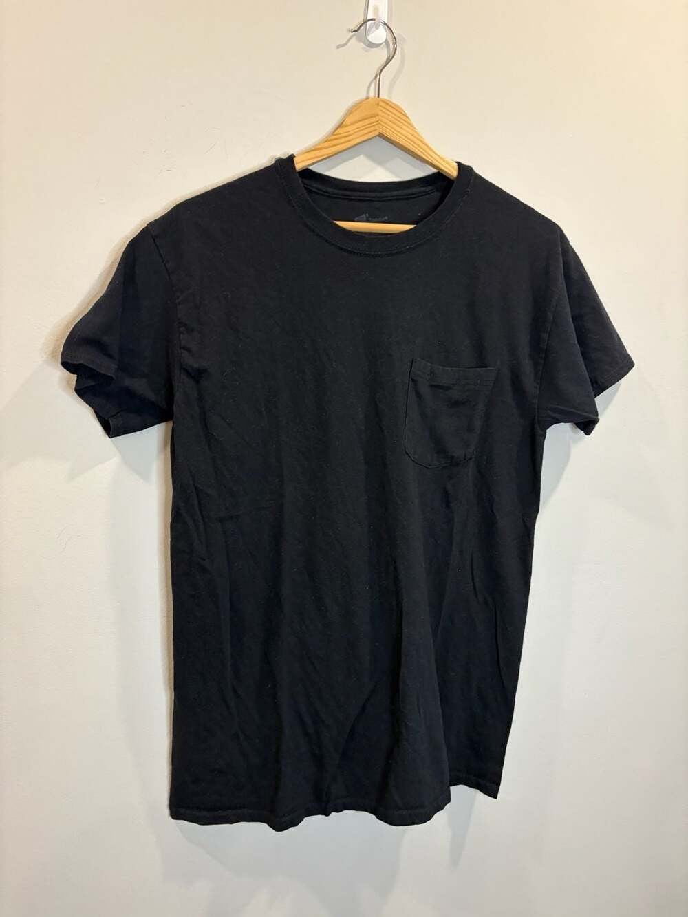 Hanes ComfortSoft Black Pocket T-Shirt Medium